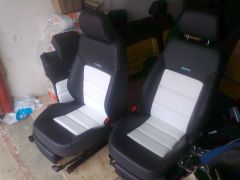 přední sedačky z Octavia 2 upravené do tvaru RS