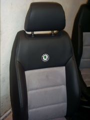 přední sedačky z Octavia 2 upravené do tvaru RS